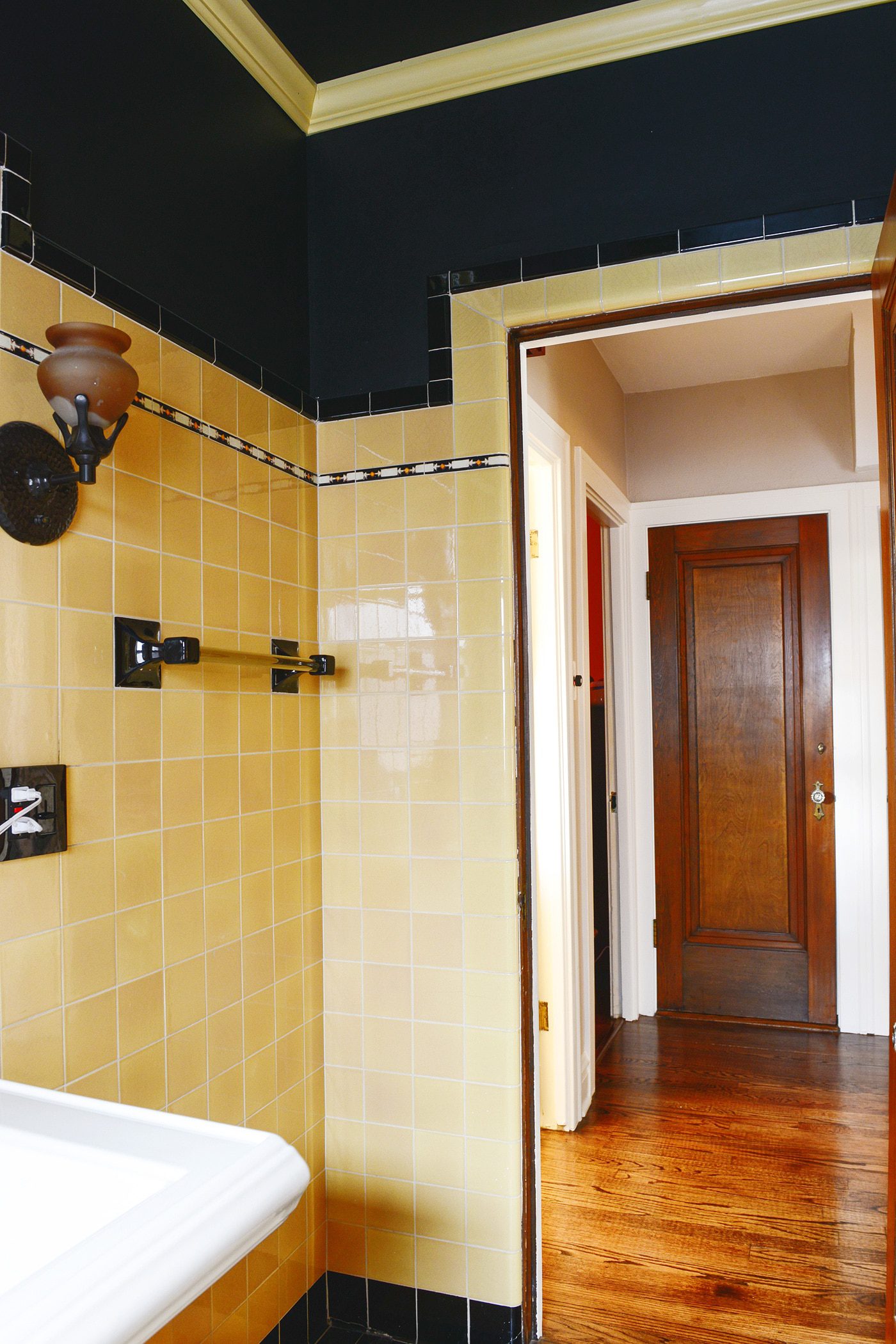 Vintage Yellow Tile Bathroom